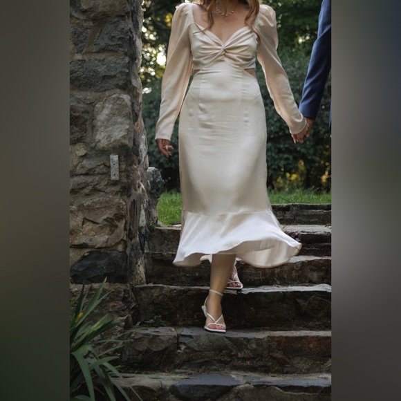 ASTR LAINIE CUTOUT LONG SLEEVE MIDI DRESS - Picture 1 of 4